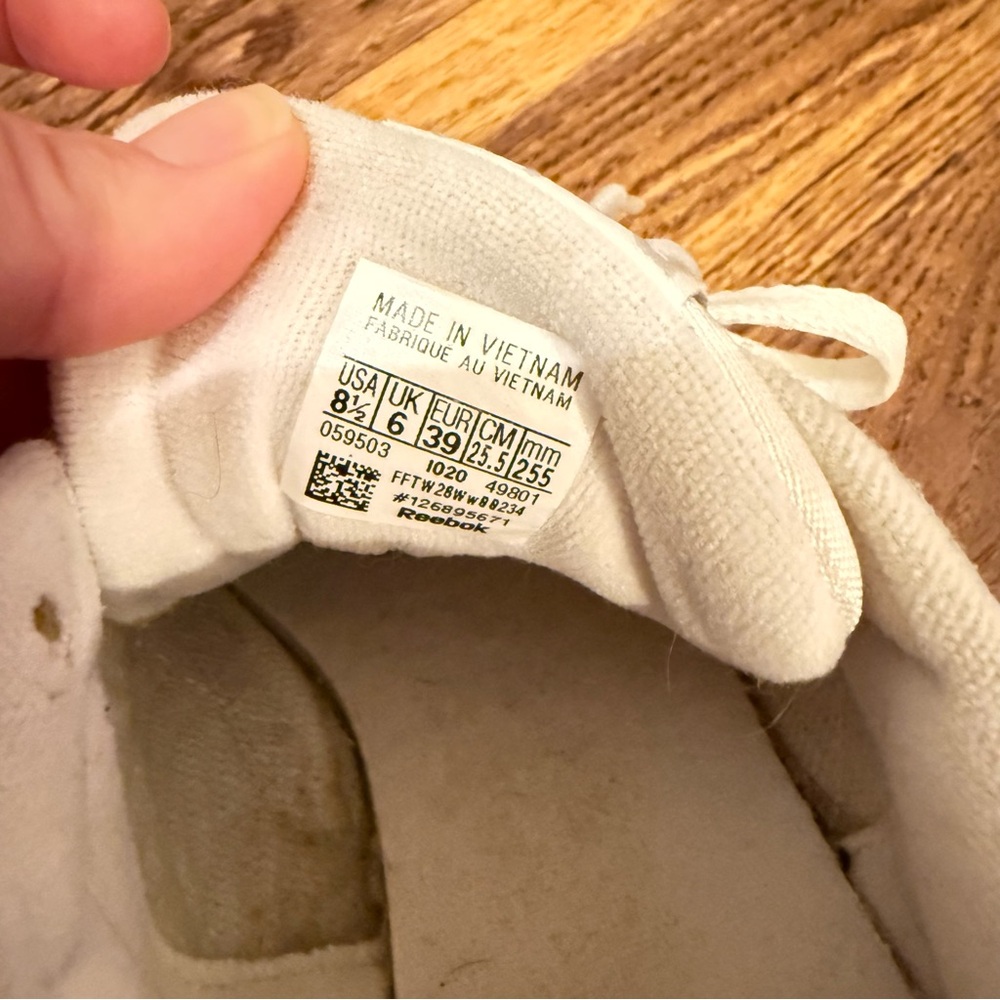 Reebok Classics - Picture 6 of 6